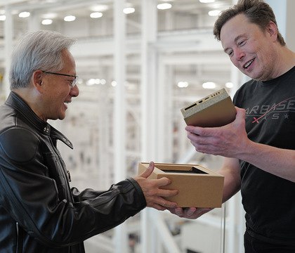 Глава NVIDIA подарил Илону Маску самый маленький суперкомпьютер DGX Spark Дженсен Хуанг встретился с Илоном Маском в период 11 тестового запуска ракеты носителя Starship Главы NVIDIA и SpaceX обсудили будущее искусственного интеллекта На встречу Дженсен Хуанг привез Илону Маску подарок в виде самого маленького суперкомпьютера в мире DGX Spark