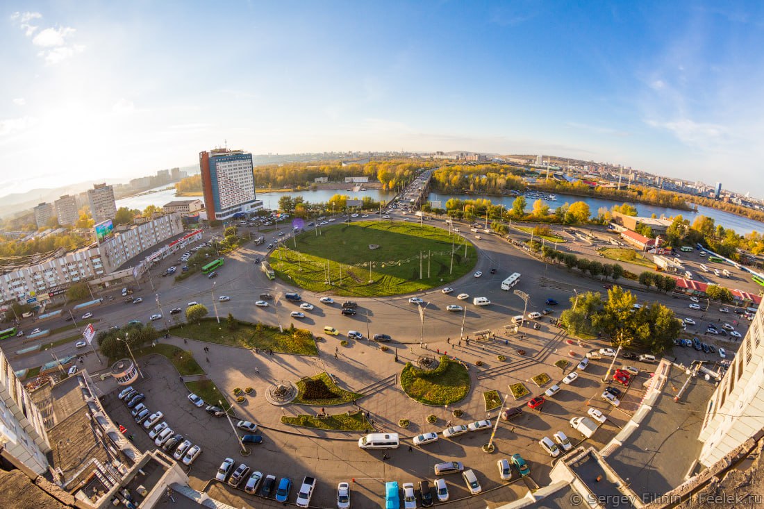 На Предмостную площадь в Красноярске поменялись планы  Накануне губернатор Красноярского края Михаил Котюков в ходе прямой линии анонсировал новые планы по строительству объектов на Предмостной площади.  Ранее там планировалось возвести центр креативных индустрий «Поздеев Центр» и Красноярский хореографический колледж. Однако контракты были признаны недействительными.   Сейчас рассматриваются два варианта проектов.