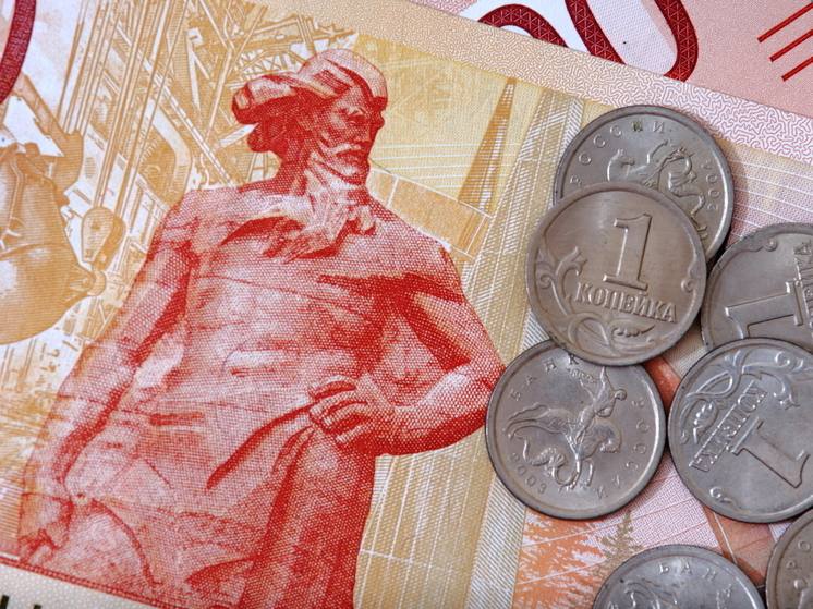 Челябинская область вошла в первую двадцатку всероссийского зарплатного рейтинга Составлен рейтинг российских регионов по заработным платам были названы субъекты в которых фиксируется самая высокая медианная зарплата Рейтинг был собран аналитиками РИА Новости В его основе данные по итогам второго квартала 2025 года В целом по стране медианная зарплата в этот период достигла уровня почти в 100 тысяч рублей укрепившись за год почти на 16 Челябинскую область в этом рейтинге разместили на 20 месте Чистая медианная зарплата в южноуральском регионе составила во втором квартале 2025 года 60 137 рублей Если говорить об отношении чистой медианной зарплаты к фиксированному набору товаров и услуг то в Челябинской области оно находится на уровне 2 7 Другие регионы Уральского федерального округа в данном рейтинге выглядят следующим образом Ямало Ненецкий автономный округ 148 643 рублей 1 место Ханты Мансийский автономный округ 107 260 рублей 5 место Тюменская область 63 431 рублей 15 место Свердловская область 64 177 рублей 23 место Курганская область 52 602 рубля 51 место chel mk ru
