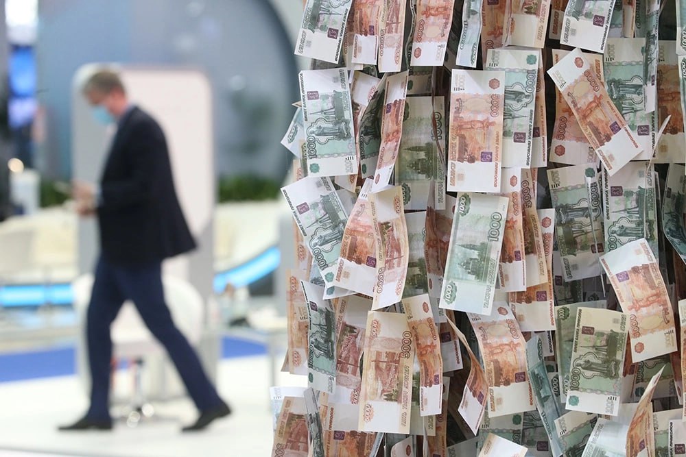 Cредняя зарплата по России в этом году выросла на 15 рассказал советник председателя Банка России Кирилл Тремасов По словам Тремасова доходы россиян продолжают расти быстрыми темпами В 2024 году средние зарплаты в России росли на 19 Подписаться на Российскую газету в Читать нас в MAX