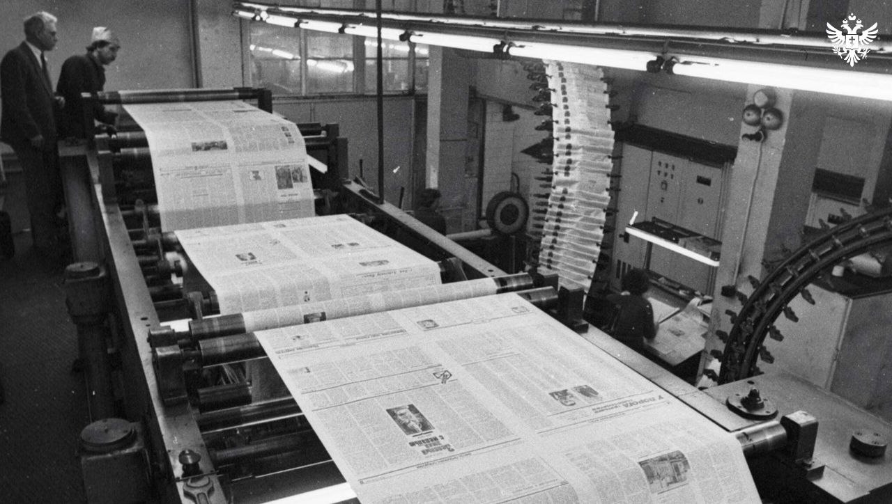 13 января День российской печати Сегодня в России отмечают профессиональный праздник работников средств массовой информации День российской печати Он учрежден в честь выхода первого номера газеты Ведомости по указу Петра I в этот день в 1703 году По случаю праздника Губернатор Херсонской области Владимир Сальдо поздравил журналистов региона Он отметил вклад десятков местных печатных электронных и телевизионных СМИ а также работу федеральных корреспондентов Дорогие журналисты желаю вам побольше интересных инфоповодов достойных героев профессионального вдохновения и крепкого здоровья С праздником сказал Владимир Сальдо День российской печати в современной России официально отмечается с 1992 года сохраняя преемственность с историческими традициями отечественной журналистики Сайт ВК ОК MAX Администрация Херсонская область VGA Kherson SALDO VGA