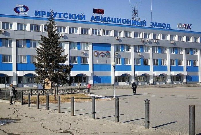 Правительство РФ одобрило реконструкцию котельной Иркутского авиазавода за счет инфраструктурных облигаций  Средства в размере 3,8 миллиарда рублей предоставит корпорация ДОМ.РФ. Объект будет обслуживать четыре новых жилых комплекса общей площадью 236 тысяч квадратных метров. Ввод котельной ИАЗ в эксплуатацию запланирован на начало третьего квартала 2028 года.  - Расширяем географию нашей работы на Иркутск. Новый проект стал 55-м в портфеле инфраструктурных облигаций ДОМ.РФ, – сказал управляющий директор корпорации Александр Аксаков.