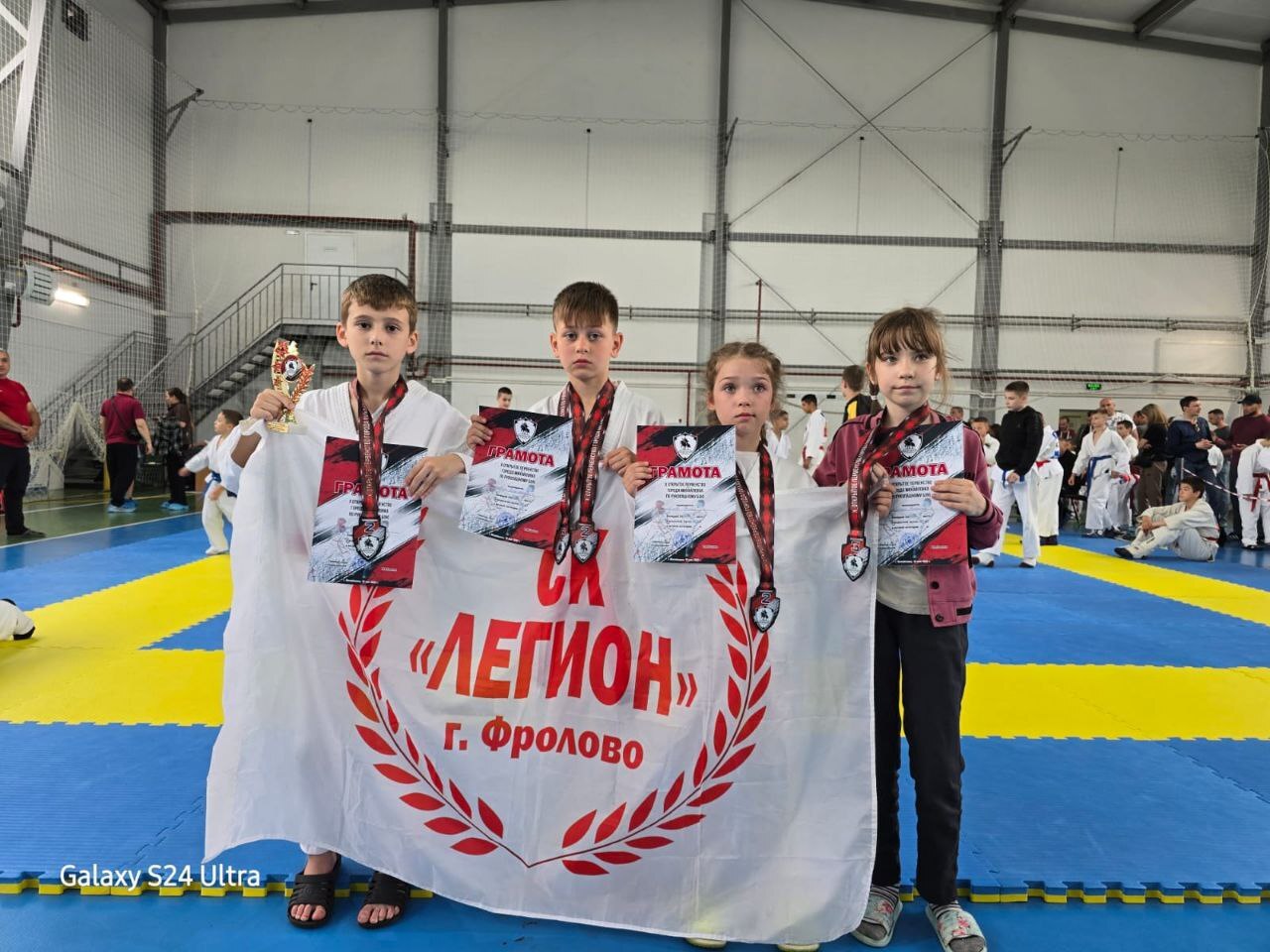 В Михайловке прошёл 10-й открытый турнир по рукопашному бою, посвящённый 80-летию Победы в Великой Отечественной войне. В соревновании участвовали команды из Волгоградской и Ростовской областей. По итогам состязаний первые места заняли наши земляки - фроловчане Поляков Глеб, Козловцев Артём, Маринин Артём. Вторые места заняли Симонов Артём, Синицын Илья, Володин Артём, Нечепорук Александр, Растеряева Ксения. Третьи места - Финляндская Вероника, Романов Никита, Долгополов Тимур. Поздравляем!