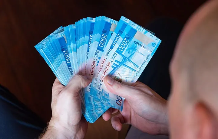 Верховный Суд опубликовал Определение 306 ЭС23 23161 2 от 16 апреля по делу А06 10690 2022 в котором подчеркнул что аффилированность кредитора с должником на момент выдачи займа сама по себе не препятствует дальнейшему включению требований такого кредитора в размер субсидиарной ответственности контролировавших должника лиц на момент банкротства В комментарии АГ представитель кредитора назвал выводы ВС обоснованными и принципиально верными как с точки зрения буквального толкования закона так и с точки зрения целей института субсидиарной ответственности Эксперты АГ положительно оценили выводы Верховного Суда отметив что нижестоящие инстанции продемонстрировали излишне формальный подход Подробнее читайте на сайте АГ