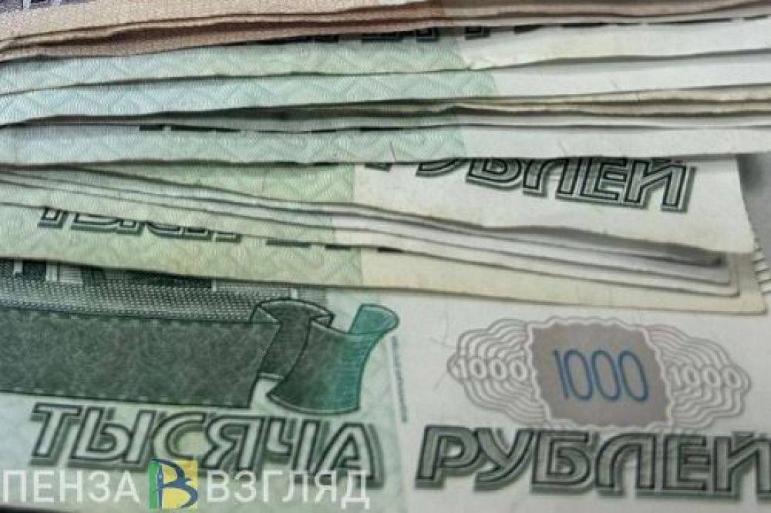 В Пензе теневые банкиры выплатят штраф более 100 млн рублей В Пензенской области завершилось многолетнее расследование деятельности преступной группы занимавшейся незаконными банковскими операциями Приговор злоумышленникам вступил в силу Согласно материалам дела преступная схема функционировала на протяжении четырех лет с 2013 по 2017 год Ее организатор создал разветвленную сеть из технических фирм и подставных индивидуальных предпринимателей которые использовались для открытия множества банковских счетов Через эти каналы злоумышленники проводили незаконное обналичивание и транзит денежных средств для клиентов желающих уклониться от налогового контроля Для этого в банки направлялись поддельные платежные поручения Общий доход группы от этих операций превысил 109 миллионов рублей Несмотря на то что все подсудимые свою вину не признали суд назначил им наказания соответствующие роли каждого 50 летний организатор преступного сообщества приговорен к 4 годам лишения свободы в колонии общего режима и штрафу в размере 1 миллиона рублей Его сообщники получили условные сроки причем двое из них также были оштрафованы на общую сумму 1 1 миллиона рублей Приговор вступил в силу и был оставлен без изменений В качестве возмещения ущерба причиненного государству с осужденных солидарно взыскано более 100 миллионов рублей Эти средства будут направлены в доход Российской Федерации сообщает пресс служба Ленинского районного суда Подписаться на Пенза Взгляд в ТГ Подписаться на Пенза Взгляд в MAX