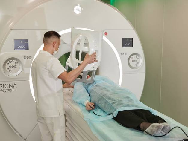 В Москве наблюдается рост популярности ночных приемов в частных клиниках спрос увеличился на 25 Москвичи стремятся сэкономить на медицинских услугах выбирая ночное время для плановых обследований таких как КТ и МРТ Разница в цене по сравнению с дневными приемами может достигать 50 Этот тренд свидетельствует о растущей чувствительности к ценам на медицинские услуги среди жителей столицы Подпишись на нас в МАХ