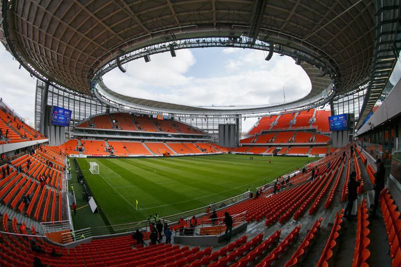 После проигрыша «Ахмату» в минувшую субботу, в ФК «Урал» начались кадровые перестановки  Должности покинут тренер Олег Шатов и вице-президент клуба Игорь Смольников. Оба они до этого много лет играли за клуб, что, впрочем, не помогло сохранить место подопечных в Премьер-лиге.   «Григорий Викторович [Иванов президент ФК «Урал» - прим. ЕАН] объявил об отставках еще в субботу после матча с «Ахматом», — рассказал инсайдер ЕАН  Отметим, что Шатов являлся не главным тренером екатеринбургской команды. Это место официально занимал Сергей Томаров. Смольников курировал в команде селекцию в клубе и замещал президента клуба Григория Иванова.
