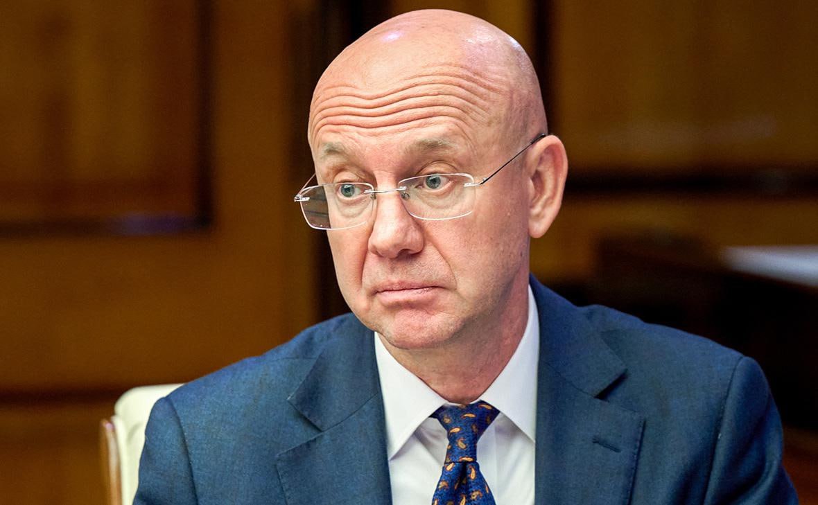 Выпускник Института стран Азии и Африки ИСАА МГУ Александр Алимов стал новым заместителем министра иностранных дел России Сегодня он был назначен на эту должность указом президента Владимира Путина Алимов окончил МГУ в 1993 году владеет английским французским и кхмерским языками На дипломатической работе с 1993 года С октября 2022 года работал директором департамента о многостороннему гуманитарному сотрудничеству и культурным связям МИД Российской Федерации Поздравляем