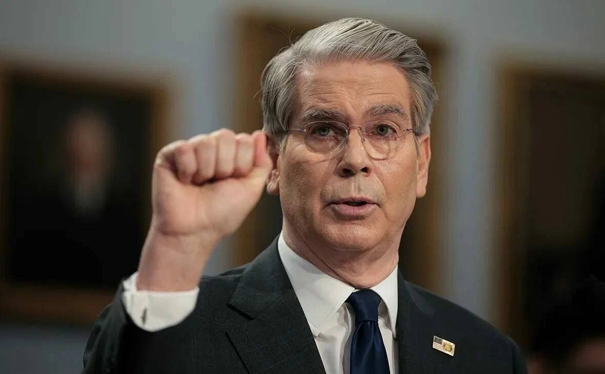 Глава Минфина США фактически признал что Вашингтон обрушил валюту Ирана и спровоцировал протесты Министр финансов США Скотт Бессент выступая в сенате прямо заявил что именно действия американского Минфина создали дефицит долларов в Иране По его словам это привело к банкротству одного из крупнейших иранских банков запуску печатного станка обвалу национальной валюты и резкому росту инфляции Итог как отметил Бессент оказался грандиозным экономический коллапс и выход людей на улицы По сути глава американского финансового ведомства открыто описал схему экономического давления последствия которой в США теперь даже не пытаются скрывать НАШИ РЕСУРСЫ Telegram Tik tok YouTube RUTUBE