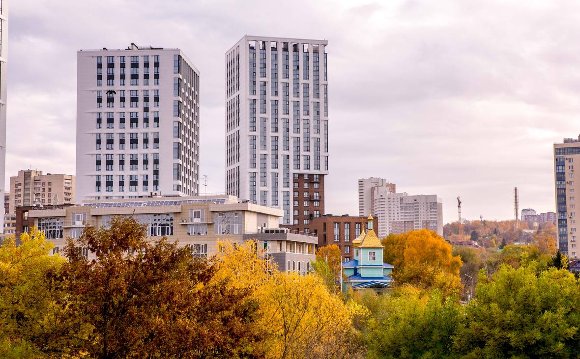Жителям Башкирии нужно 18 лет, чтобы накопить на «однушку» в Москве В Башкирии при средней зарплате в месяц 67,5 тыс. руб. на покупку однокомнатной квартиры в Москве можно накопить за 18,3 года. Республика оказалась на 41-м месте среди регионов по сроку накопления на «однушку» в российской столице. Быстрее всего на покупку такой квартиры смогут накопить жители Чукотского АО — за 6,9 года, сами москвичи, жители Магаданской области и ЯНАО — за 8,2 года, Камчатского края — за 9,1 года. Дольше всех придется копить жителям Ингушетии — 32,1 года, Чечни — 29,9 года и Дагестана — 28,6 года. РБК-УФА