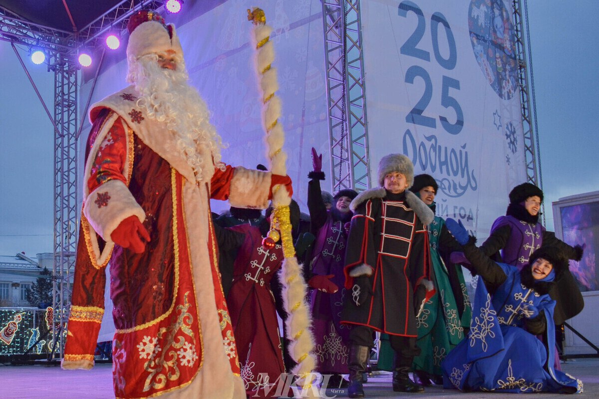 Инна Щеглова встретит Новый год вместе с читинцами 31 декабря в 23 00 на площади Ленина начнется праздничная программа на которую приглашаются все желающие В 23 55 там покажут новогоднее обращение Владимира Путина Подпишись на Моя Чита Отправь контент а мы опубликуем