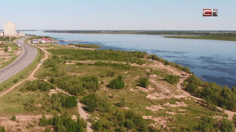 В Сургуте планируют создать зону для управления дронами без спецразрешений В городе планируется создать зону для управления БПЛА, где можно будет запускать технику без специальных разрешений всем без исключения. Этим вопросом сейчас занимается городская школа пилотирования, которой руководит Алексей Кучин, представляющий также интересы сургутян в городской думе. Уже подобран и участок: пустырь на Югорском тракте напротив жилого комплекса «Возрождение». Проект прошел практически все этапы согласования. Осталось внести границы воздушного пространства в справочники Росавиации, уточнил Алексей Кучин. Напомним, в нашем городе, как и по всей Югре, действуют особые правила: для полетов квадрокоптеров необходимо получить разрешение в мэрии. Подписаться Прислать новость