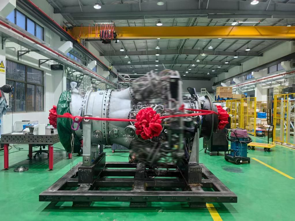 Первая в мире водородно аммиачная двухтопливная газотурбинная установка сошла с производственной линии в индустриальном парке Юанбаошань в зоне высоких технологий Чифэн Установка разработана компанией Mufan Power высокотехнологичным предприятием Vision Energy Водородно аммиачные газовые турбины используются для выработки электроэнергии с нулевым выбросом углерода  Спасибо за Ваш голос   t me chinaenergyportal boost Энергия Китай