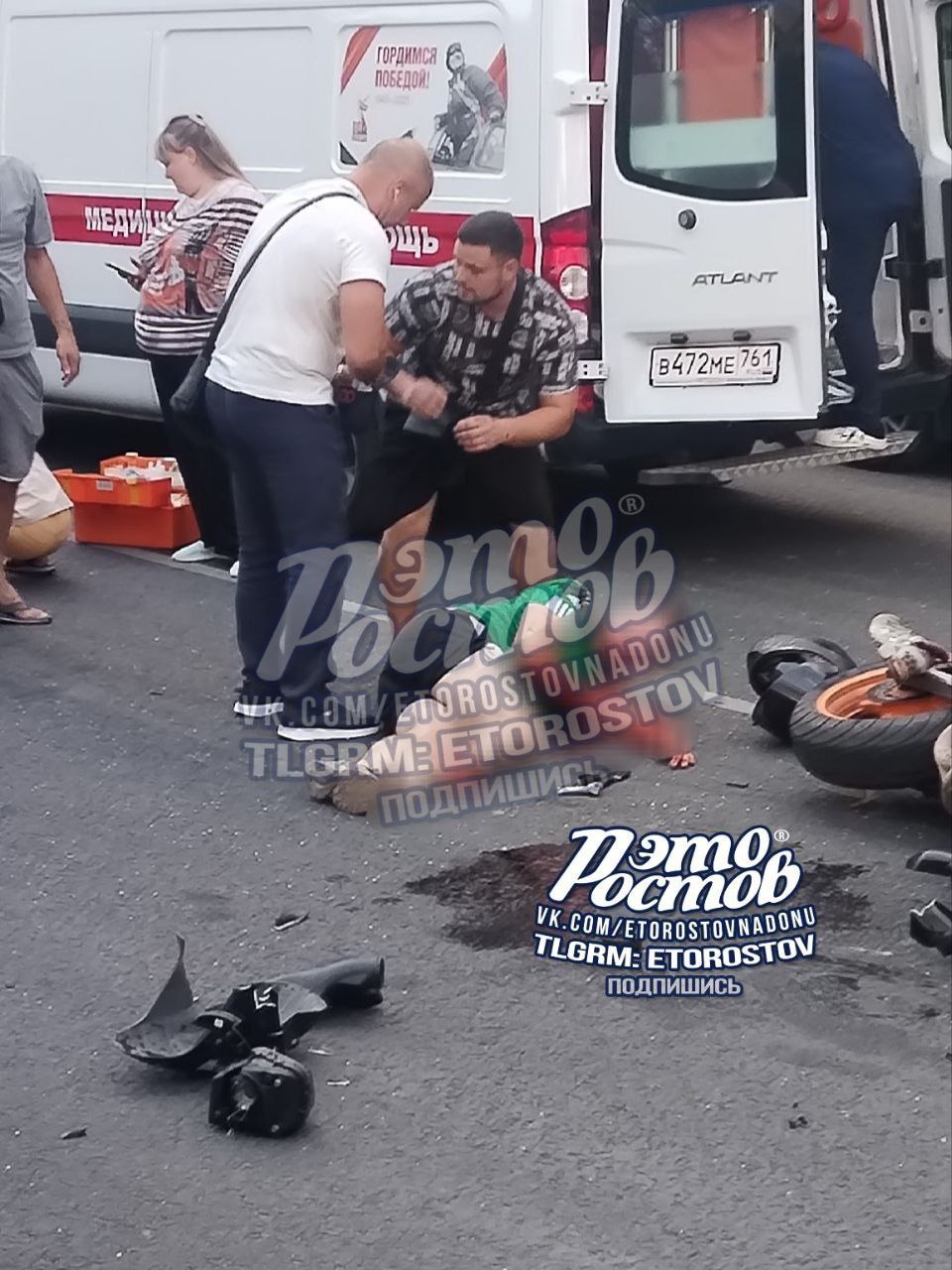 Жесткое ДТП на Комарова в Ростове: мотоциклист с ребёнком влетел в машину такси. Предварительно, пострадали два человека. #новостиростова #дтп