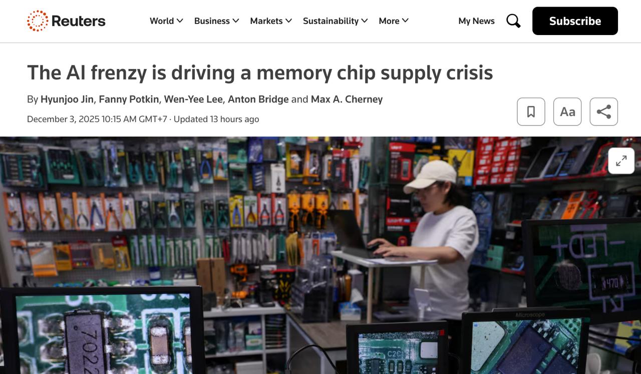 Бум искусственного интеллекта привел к дефициту оперативной памяти и росту цен на электронику Острая глобальная нехватка микросхем памяти наблюдается по всему Эксперты предупреждают что это может привести в первую очередь к задержкам в развитии ИИ снижению их производительности а также росту цен на электронику Дефицит памяти пока прогнозируется до конца 2027 года На этом фоне японские магазины уже начали ограничивать продажу жёстких дисков а китайские производители смартфонов предупреждают о возможном повышении цен Reuters finlock