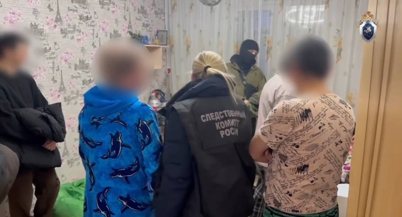 16 летней челябинке грозит колония за публичное оправдание терроризма В течение месяца девочка регулярно писала в интернете сообщения оправдывающие террористическую деятельность а также одобряющие применение насилия В настоящее время следователем СК России проведен обыск по месту проживания подозреваемой решается вопрос о предъявлении ей обвинения и избрании меры пресечения выполняются иные следственные и процессуальные действия направленные на сбор и закрепление доказательственной базы проинформировали в СК В Следственном комитете напомнили что ответственность за подобные действия наступает с 14 ти лет Подписаться   Мы в MAX