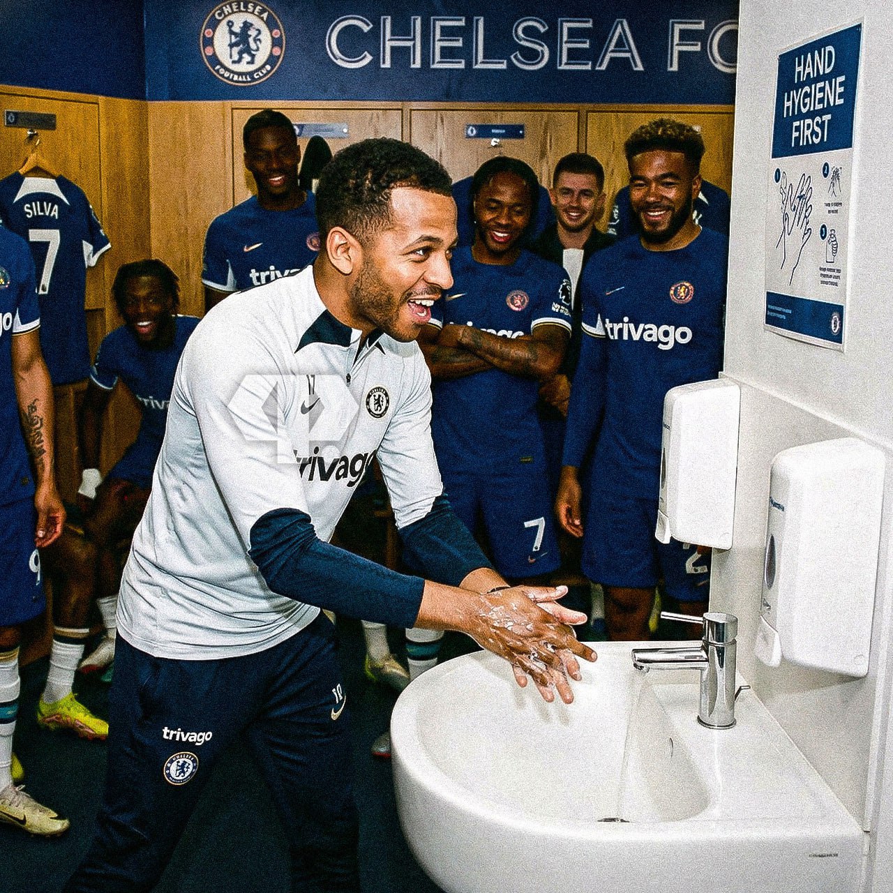 Росеньору пришлось учить игроков Челси мыть руки из за вспышки вируса в команде Mirror Тренер провел экстренное собрание по гигиене так как инфекция уже вывела из строя Делапа Гиттенса и часть персонала клуба перед кубковым матчем