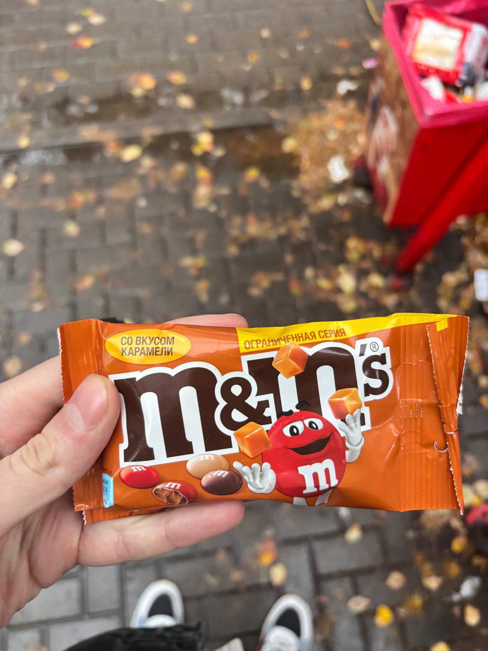 Новый M M s со вкусом карамели завезли в магазины Сладость уже можно найти на прилавках Пробуем