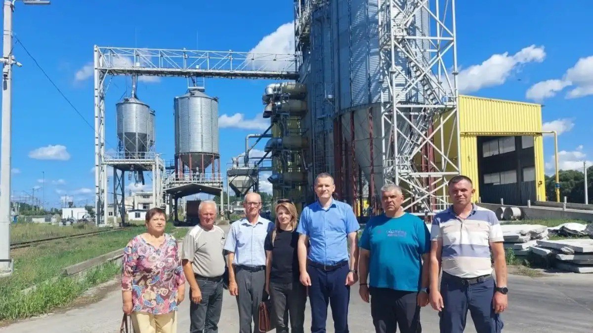 ⏹ Новое элитно-семеноводческое хозяйство появилось в Брянской области ООО «Агропромышленный холдинг «Добронравов Агро» в Брянской области официально получило статус элитно-семеноводческого хозяйства по выращиванию семян льна-долгунца, сои и фасоли высших репродукций. Подробнее о нем рассказываем