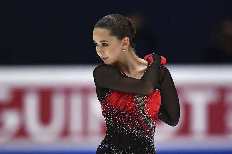 Камила Валиева официально лишена золота чемпионата Европы 2022 года Такое решение принял Международный союз конькобежцев после того как Федеральный суд Швейцарии отклонил апелляцию на решение о дисквалификации Валиевой из за допинга Таким образом золото досталось Анне Щербаковой серебро Александре Трусовой а бронзу получит бельгийка Луна Хендрикс Татарстан News Татарстан News в MAX