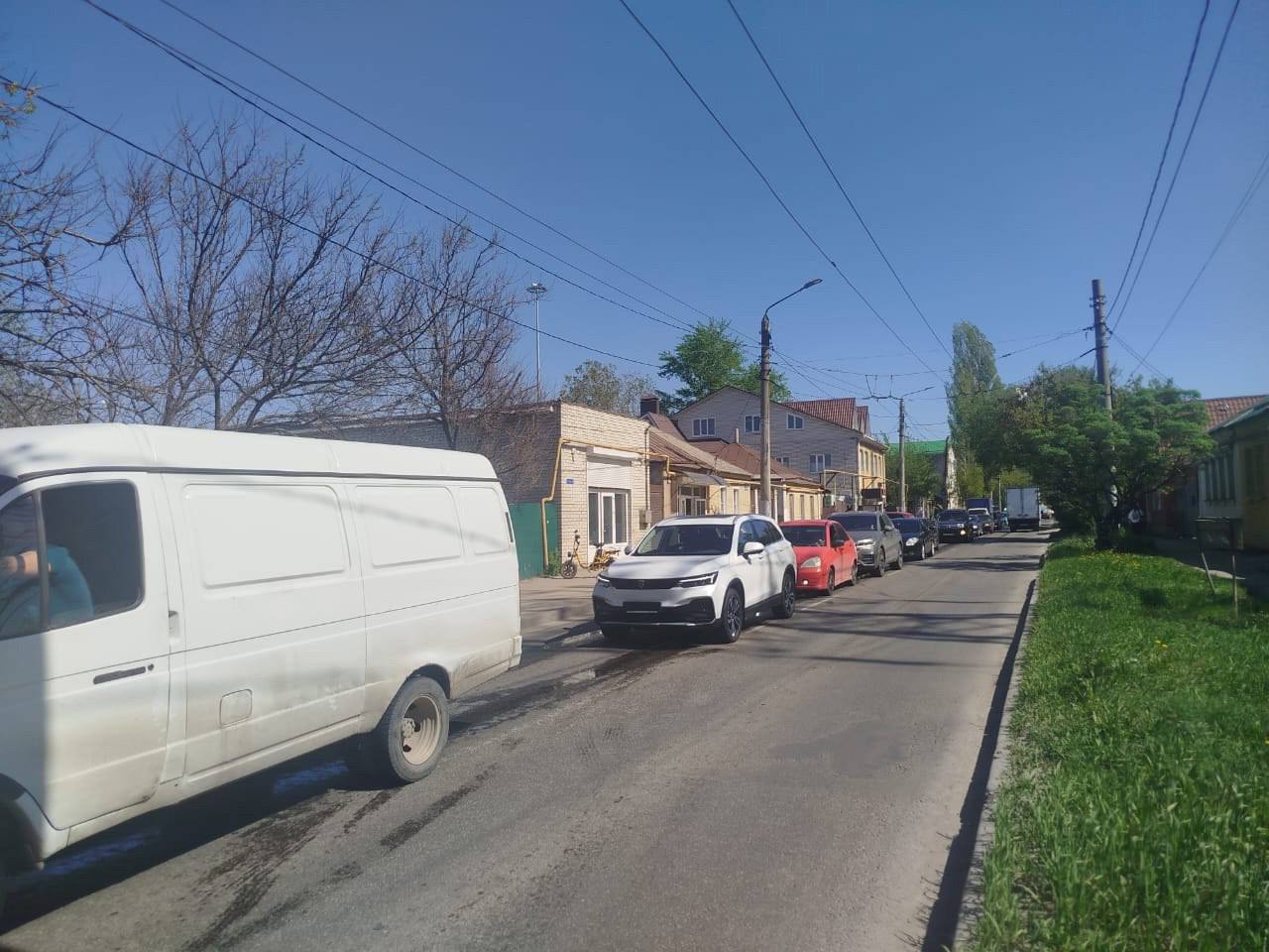Километровая пробка сковала движение на Пеше-Стрелецкой Движение затруднено в обе стороны в районе остановки «Крымская». Судя по данным «Яндекс Карт», сейчас Пеше-Стрелецкая – самая проблемная улица для проезда в Воронеже. Подписаться Прислать новость