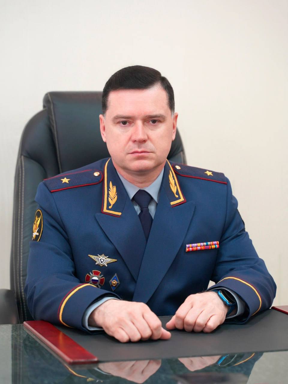 Суд Уфы смягчил меру пресечения для начальника УФСИН Башкирии Владислава Дзюбы — его перевели под домашний арест до 27 июля. Ранее Дзюба признал вину в том, что заставил 68 подчиненных перечислить свои премии 3,4 млн рублей на нужды управления. Суд учел сотрудничество обвиняемого со следствием и другие обстоятельства дела.