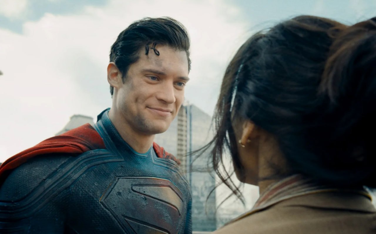 Супермен возглавил список самых популярных фильмов 2025 года от пользователей IMDb Второе место заняли Орудия Зака Креггера Грешники расположились на третьем месте а Битва за битвой оказалась на четвертой строчке Полный рейтинг картин выглядит так 1 Супермен 2 Орудия 3 Грешники 4 Битва за битвой 5 Мир Юрского периода Возрождение 6 Франкенштейн 7 Счастливчик Гилмор 2 8 Громовержцы 9 Миссия невыполнима Смертельная расплата 10 F1 Самым популярным сериалом 2025 го по версии зрителей стал третий сезон Белого лотоса следом в порядке рейтинга идут Одни из нас Разделение и Уэнсдэй Полный рейтинг сериалов 1 Белый лотос третий сезон 2 Одни из нас второй сезон 3 Разделение второй сезон 4 Уэнсдэй второй сезон 5 Игра в кальмара третий сезон 6 Декстер Воскрешение 7 Монстры История Эда Гина 8 Отдел нераскрытых дел 9 Андор второй сезон 10 Чёрное зеркало седьмой сезон Кинопоиск Новости