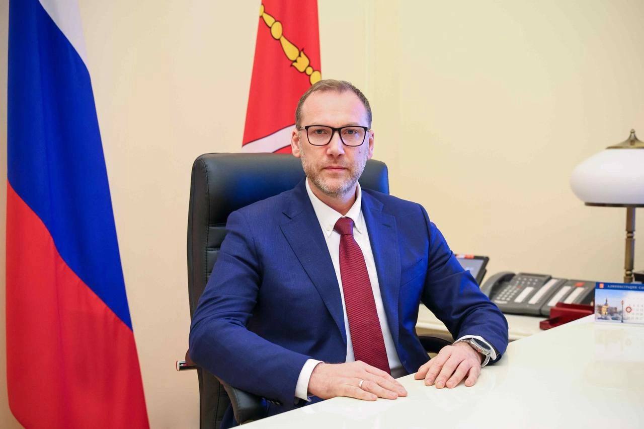 Губернатор Александр Беглов уволил вице губернатора по здравоохранению Константина Звоника сообщила Фонтанка Звоник стал вице губернатором в феврале этого года С начала лета он находится в отпуске в должности исполняющего обязанности пребывает Владимир Омельницкий Личная страница Константина Звоника VK Подписаться на DP RU