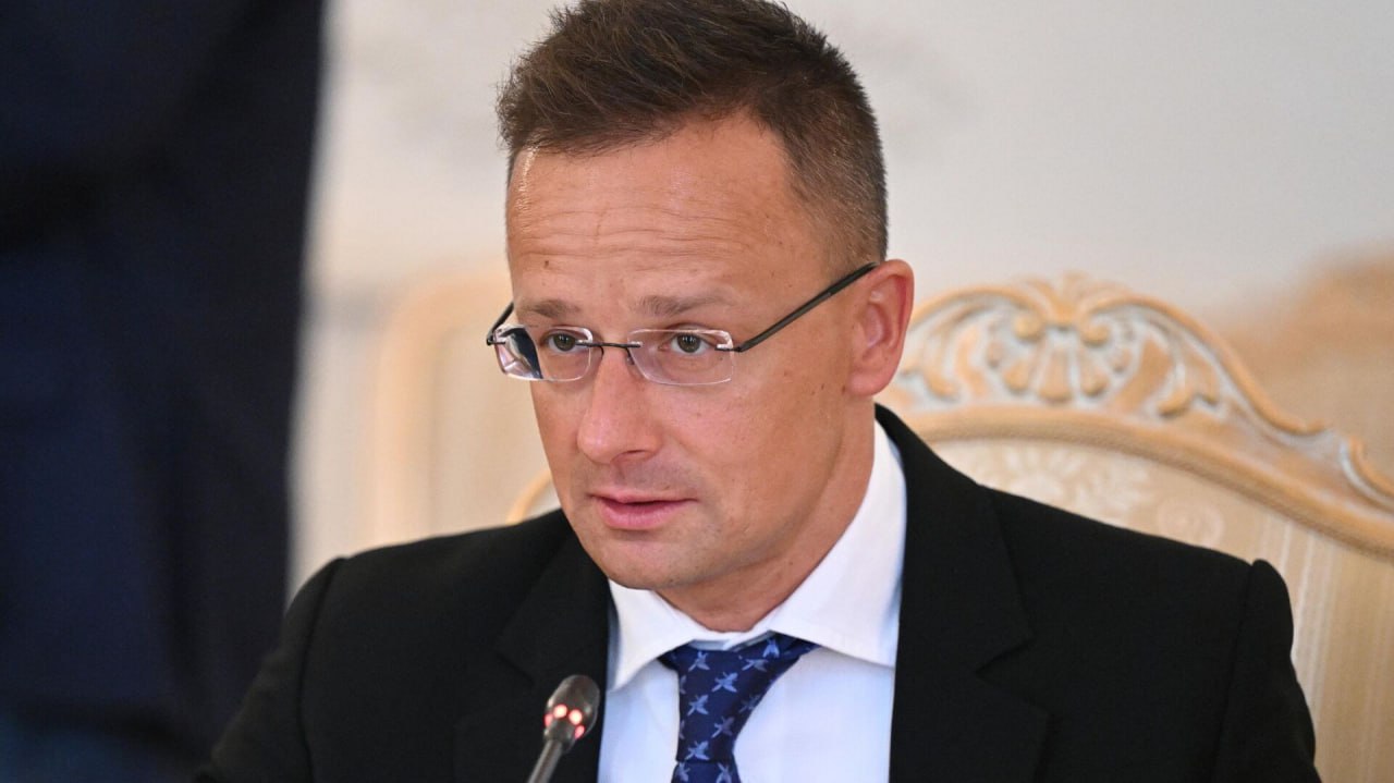Венгрия и Словакия наложили вето на план Еврокомиссии, предполагавший серьезный прогресс по отказу от российских энергоносителей уже в июне, но борьба будет долгой, заявил Сийярто.
