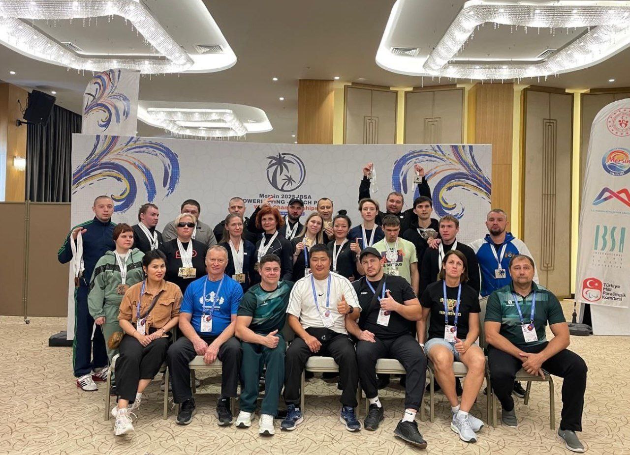 Ирина Демасова подтвердила звание Самой сильной женщины в мире на Чемпионате мира по пауэрлифтингу спорта слепых Соревнование прошли в турецком городе Мерсин с 26 октября по 3 ноября За медали боролись 70 атлетов из Турции России Грузии Казахстана Молдавии Кении Чехии и Ливии Ирина завоевала две золотые медали и установила три новых мировых рекорда в весовой категории 90 кг Восхищаемся Поздравляем Гордимся Всероссийская федерация спорта слепых Подписывайтесь на официальный канал Сызрани в Телеграм и ВКонтакте