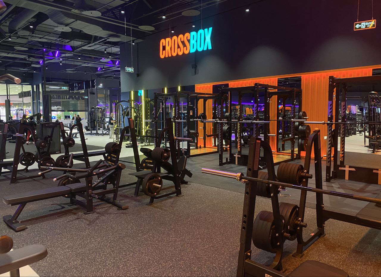 DDX Fitness открыл 130 й клуб Сеть фитнес клубов DDX Fitness открыла 52 й клуб в Московской области Новый клуб расположен в ТРЦ Весна Мытищи Общая площадь фитнес пространства составляет 2300 м² из которых 1240 м² отведено под тренажёрный зал Открытие клуба DDX Мытищи Весна стало 130 м в сети Мы последовательно развиваем фитнес инфраструктуру делая регулярные тренировки и заботу о здоровье более доступными Сегодня 16 8 жителей Москвы систематически занимаются спортом и наша сеть способствует росту этого показателя прокомментировали в отделе развития DDX Fitness  РСТЦ DDX