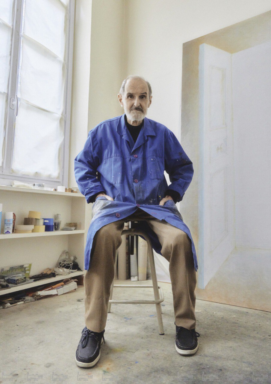 Умер Эрик Булатов выдающийся русский художник концептуалист скульптор и фотограф Ему было 92 года В числе его известных работ Слава КПСС и Свобода есть свобода Редакция Собака ru выражает соболезнования родным и близким Эрика Владимировича Булатова