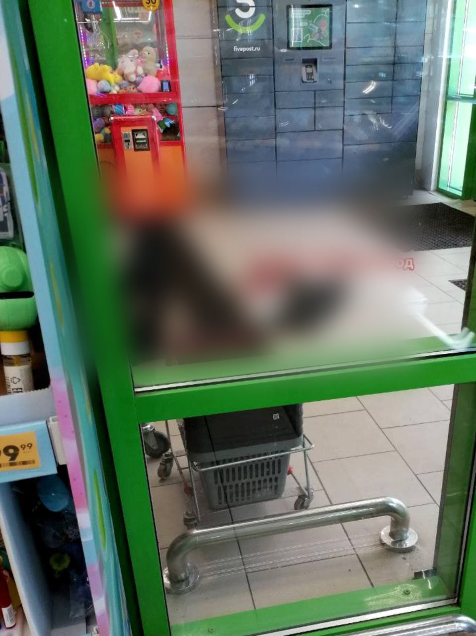 Мертвого мужчину заметили в одном из магазинов на улице Шаляпина. Очевидцы говорят, что нижегородца зарезали. Сейчас выясняются подробности инцидента. Фото: «Мой Нижний Новгород»