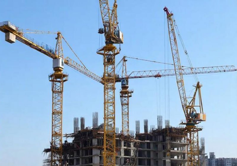 В Омске могут появиться два новых жилых квартала На заседании Архитектурно градостроительного совета обсудили проекты строительства жилых кварталов Левобережье 3 я Енисейская инвестор планирует построить 12 многоэтажек до 24 этажей Проект поддержан но вопрос вынесен на доработку необходимо продумать транспортную инфраструктуру детские сады и медучреждения Советский округ Заозерная пр Королева Тюленина запланировано строительство пяти 17 этажных домов Проект одобрен но концепция требует уточнений