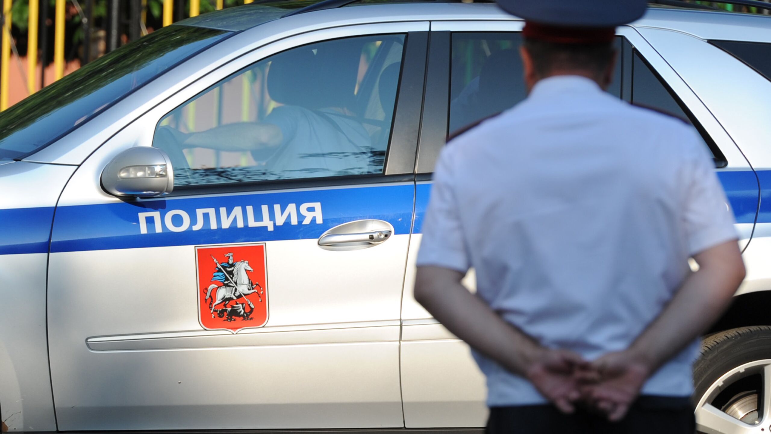 Мнимые "правоохранители", убедив 13-летнюю девочку в необходимости проведения "обыска" в квартире, украли оттуда деньги и ювелирные изделия на сумму 6,2 миллиона рублей, возбуждено уголовное дело, сообщила пресс-служба регионального главка МВД РФ.
