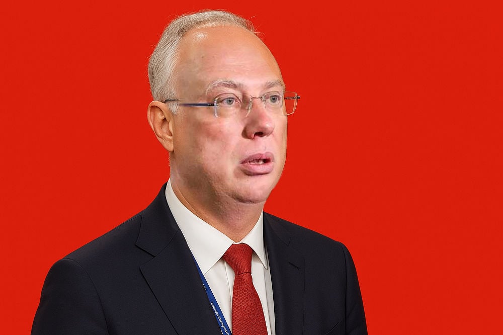 Россия готовится к сотрудничеству с США в Арктике заявил глава РФПИ Дмитриев Он отметил перспективы строительства межконтинентального тоннеля между Аляской и Россией с помощью технологий The Boring Company на что потребуется до восьми миллиардов долларов и менее восьми лет Строительство тоннеля между Аляской и Россией технологически осуществимо и может принести выгоду обеим странам заявил экс консультант Трампа Пападопулос По его словам инвестиции будут не такими масштабными а проект поможет развитию экономических связей между странами сотрудничество ТОННЕЛЬ