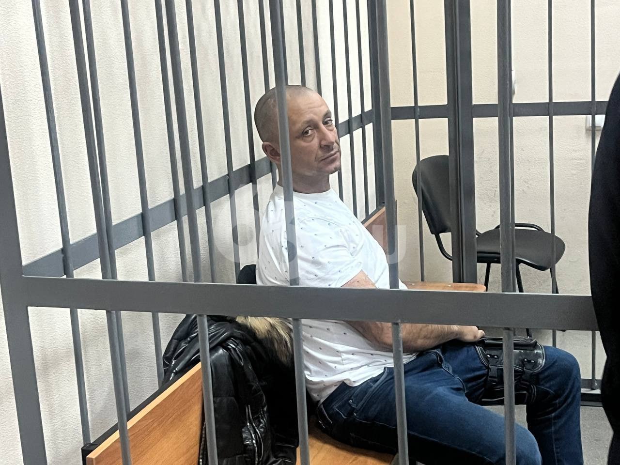 За организацию нападения на экс возлюбленную продлили срок задержания владельцу Ермак Медиа Суд оставил Николая Ермакова до 18 января в изоляторе временного содержания Его обвиняют в попытке организовать убийство бывшей супруги Алены Фоминых Ермакову грозит до 15 лет колонии Дома и на рабочем месте у Ермакова прошли обыски Сам он вину отрицает По словам источников 66 RU Николай Ермаков занимается похоронным бизнесом Кроме того он якобы является одним из лидеров ОПГ Дондики Ранее его обыскивали по делу журналиста Прекрасной России Евгения Анисимова которого обвиняли в возбуждении ненависти к силовикам Ермаков якобы предоставлял Анисимову аккредитацию на журналистскую деятельность   Новости из Екатеринбурга