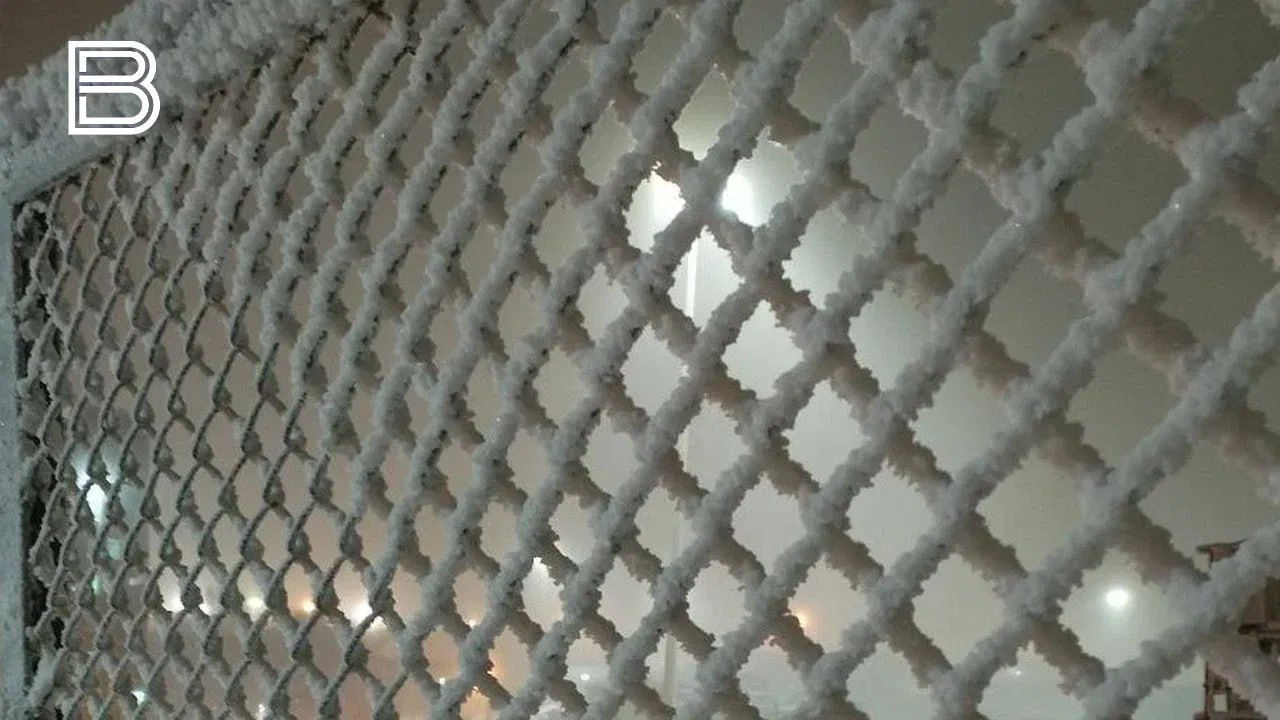 20 летний житель Мурманской области получил 12 лет колонии за госизмену По данным прокуратуры региона в 2024 2025 годах молодой человек собирал в интернете сведения о дислокации воинских частей и объектов на территории региона Собранную информацию он через мессенджер передал сотруднику Главного управления разведки Минобороны Украины Его действия выявили сотрудники УФСБ по Мурманской области Все самые важные новости Telegram MAX