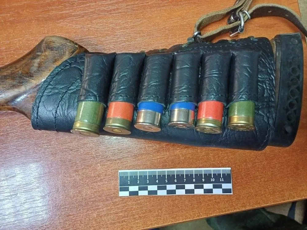 В СУ СКР по Пензенской области сообщили подробности трагедии в Городищенском районе Известно что 56 летний мужчина в результате неосторожного обращения с охотничьим ружьем причинил находившемуся рядом несовершеннолетнему тяжкий вред здоровью выстрелив в него По уточненным данным подростку было 14 лет Он был доставлен в медицинское учреждение От полученных травм скончался Мужчине предъявлено обвинение в причинении смерти по неосторожности Он признал свою вину Следователи и криминалисты устанавливают все обстоятельства произошедшего Фото СУ СКР по Пензенской области Подписывайтесь на наш новый канал в MAX   Подписаться