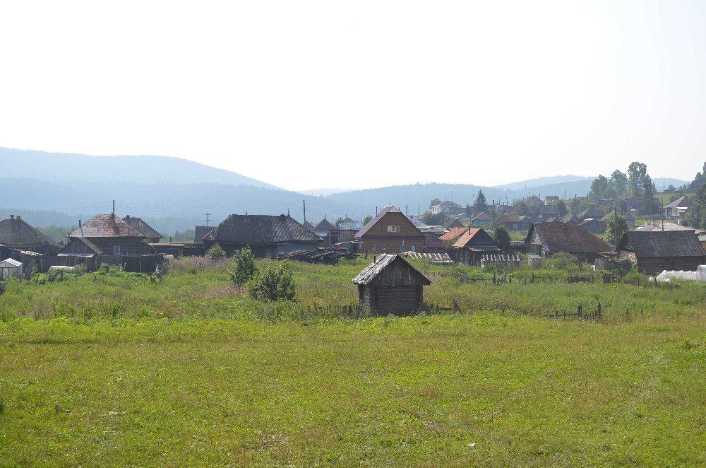 Челябинская область вошла в ТОП 5 активных регионов по итогам голосования за подключение деревень и сёл к мобильному интернету в 2026 году Минцифры России подвело итоги голосования за населённые пункты численностью от 100 до 1000 человек которые подключат к мобильному интернету в приоритетном порядке в 2026 году Южный Урал по числу проголосовавших вошёл в пятёрку самых активных субъектов России В этом году свыше 22 тысяч южноуральцев выбрали сёла и деревни для подключения к мобильному Интернету через портал проголосовали около 14 5 тысяч человек более 8 тысяч отправили письма по почте На Южном Урале в лидерах по числу голосов село Булзи Каслинского муниципального округа его выбрали 1582 человека около тысячи голосов набрали поселок Симбирка Кизильского муниципального округа и деревня Курманова Аргаяшского муниципального округа сообщил Министр цифры Челябинской области Игорь Фетисов Окончательный список населённых пунктов в которых появится мобильный интернет будет сформирован после проверки соответствия выбранных поселений требованиям для подключения Как проверить попал ли населённый пункт в список Зайдите на страницу голосования на gosuslugi ru inet Под надписью Статус подключения в поисковом поле введите название деревни или посёлка появится информация
