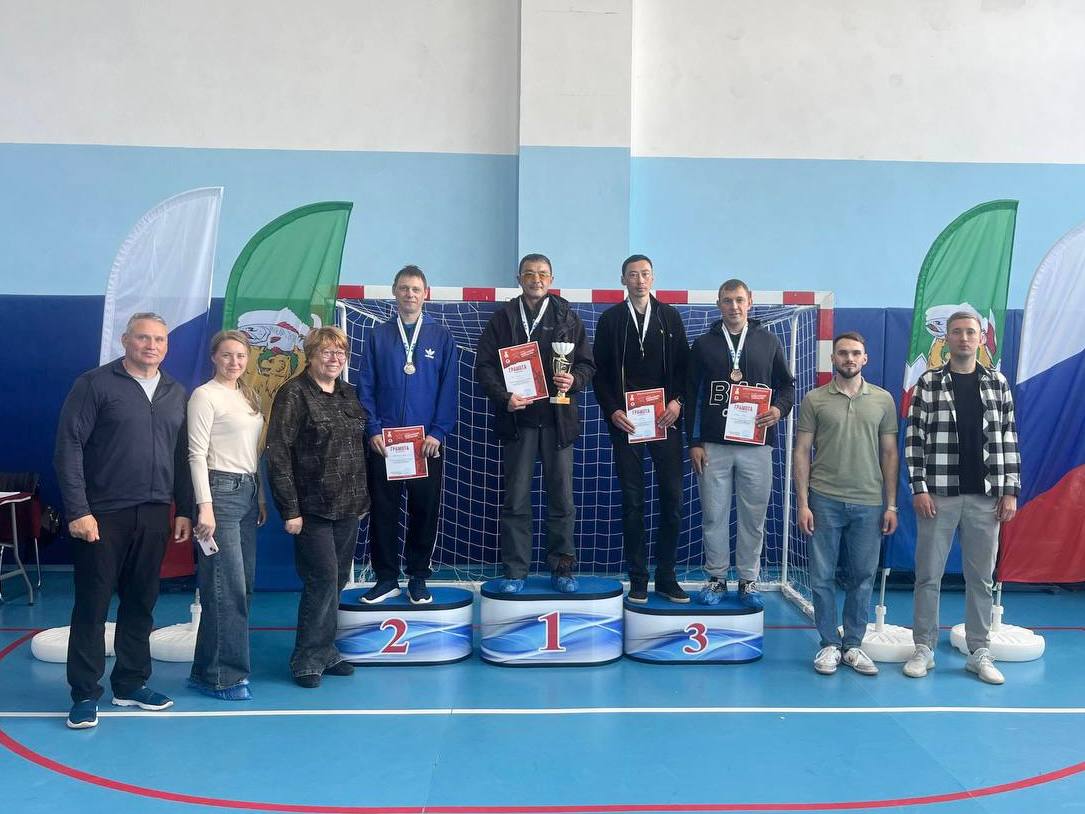 В Камчатском крае проходит физкультурное мероприятие "Кубок Защитников Отечества" среди ветеранов СВО. На прошлой неделе состоялись соревнования в краевой столице и в Елизовском муниципальном районе. В Петропавловске-Камчатском прошли соревнования по плаванию. В Елизово ветераны специальной военной операции показали себя в настольном теннисе, пулевой стрельбе и пауэрлифтингу жим лежа . Бойцов пришли поддержать их семьи и сотрудники филиала «Защитники Отечества». В соревнованиях принимают участие и молодые и опытные спортсмены, а также ветераны СВО с инвалидностью. Поздравляем победителей! С 29 мая по 1 июня в Петропавловске-Камчатском, в ФОКе «Звёздный», будет проходить краевой «Кубок Защитников Отечества» по пулевой стрельбе, армрестлингу, настольному теннису и пауэрлифтингу, среди ветеранов имеющих ранение или травму, полученную в ходе спецоперации. Приглашаем бойцов СВО принять участие в соревнованиях по этим дисциплинам, а болельщиков – поддержать наших защитников. #ЗащитникиОтечества #Камчатка