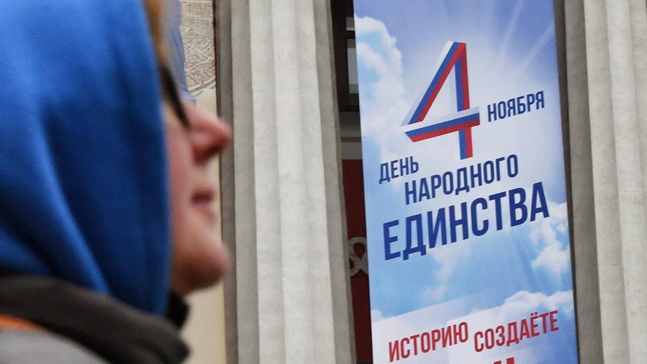 Жители Башкирии получат дополнительные выходные в октябре и ноябре В октябре празднование Дня Республики переносится с субботы 11 октября на понедельник 13 октября Ноябрьские праздники принесут жителям республики три дня непрерывного отдыха День народного единства 4 ноября выпадает на вторник поэтому выходной день с субботы 1 ноября переносится на понедельник 3 ноября Это позволит отдыхать с 2 по 4 ноября включительно