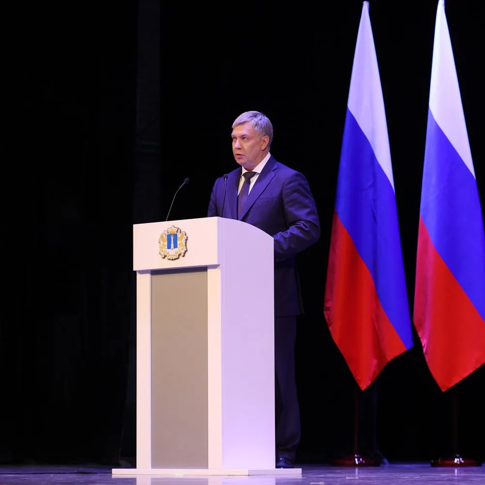 Алексей Русских предложил предусмотреть в России возможность погашения части ипотеки при рождении второго ребенка в семье и полного закрытия ипотечного кредита при рождении третьего ребенка По словам губернатора Ульяновской области такая мера поддержки поможет повысить рождаемость Алексей Русских планирует представить проект на федеральном уровне как инструмент новой национальной программы Подписаться на chpulsk Мы в MAX