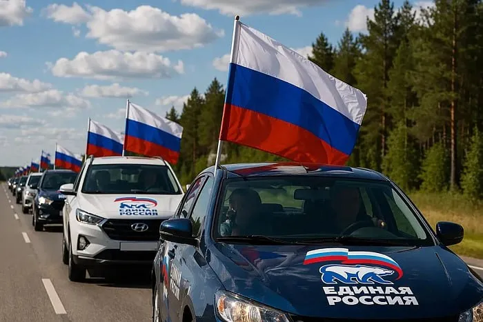 25 апреля состоится межрегиональный Автопробег Победы посвященный Дню Победы Году единства народов России и 90 летию Кировской области В этот день из двух соседних субъектов Кировской области и Республики Коми навстречу друг другу выедут автомобильные колонны Местом встречи станет село Объячево Прилузского района Республики Коми где участники депутаты представители общественной организации Боевое братство проведут круглый стол по теме сохранения исторической памяти Проект Автопробег Победы реализуется в рамках Народной программы Единой России а также партпроекта Историческая память Акция призвана сплотить жителей регионов передать память о подвиге героев молодежи и детям и подчеркнуть неразрывную связь поколений отметил вице спикер Законодательного Собрания Кировской области Алексей Потапенко Сбор кировской колонны состоится 25 апреля в 8 30 на площади маршала Конева После торжественного митинга и возложения цветов кортеж автомобилей проследует по улицам Воровского и Ленина к Вечному огню на Набережной Грина Затем участники автопробега отправятся в районы Кировской области маршрут предполагает несколько остановок в том числе в пгт Юрья и городе Мураши Там пройдут концертные программы акции по раздаче георгиевских лент тематические выставки организованные поисковыми отрядами и участниками специальной военной операции Подписывайтесь на канал Кировской области в MAX