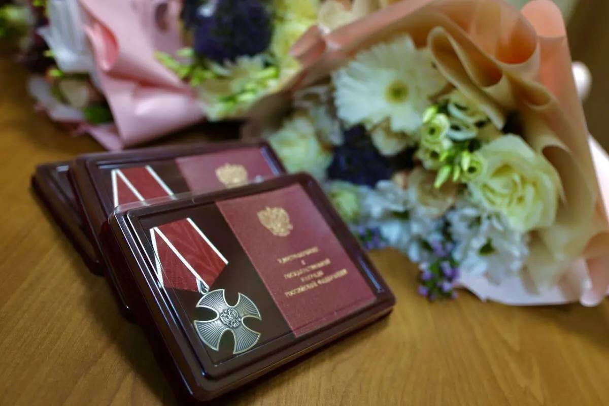Новая госнаграда для многодетных семей В Госдуме рассматривают введение новой награды, положенной семьям с четырьмя детьми. При назначении награды, семья сможет получить выплату 250 тысяч рублей. Награду «Молодая родительская слава» будут вручать полным или неполным семьям, где одному из родителей не более 35 лет. #новость #семьи_России #многодетные #господдержка #выплаты