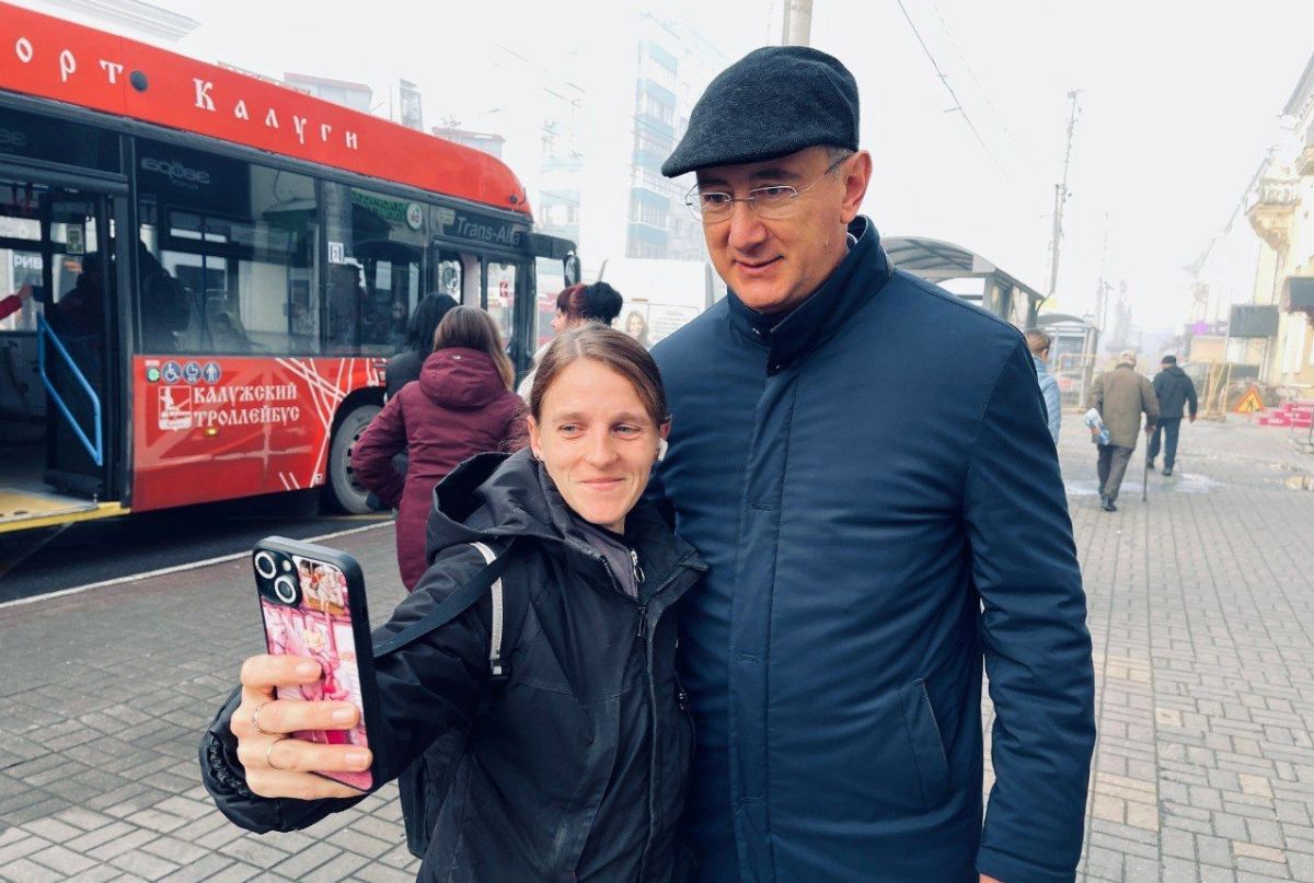 Шапша прогулялся по Калуге и обозначил главные проблемы города kaluganews ru fn 1748293 html Шаг с улицы заброшки свалка покосившиеся заборы Есть проект комплексного развития этой территории Надо им вплотную заниматься Прислать новость Подписаться