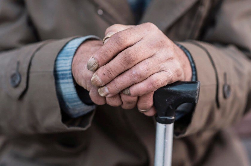 Волонтеры вышли на поиски 65-летнего мужчины в подмосковном Серпухове В городском округе Серпухов развернуты поиски пропавшего 65-летнего жителя деревни Судимля, Павла Алексеева. Пенсионер покинул свой дом 14 мая, и с того момента его местонахождение остается неизвестным. Об этом сообщает портал «Чехов Вид». Пресс-служба уведомляет, что поисково-спасательный отряд «Лиза Алерт» просит общественность оказать содействие в поисках и обратить внимание на особые приметы пропавшего. Павел Алексеев…