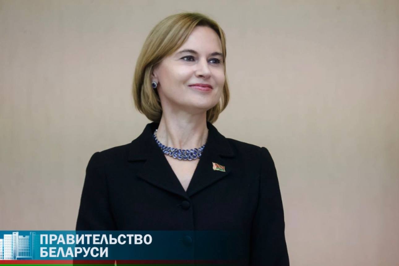 Роль сотрудников статистических органов на всех этапах развития Беларуси значительна и многогранна Наталья Петкевич зачитала поздравительный адрес Премьер министра Александра Турчина на торжественном мероприятии приуроченном к 105 летию со дня образования органов государственной статистики и Дню работников государственной статистики Ваша роль на всех исторических этапах становления и развития Беларуси значительна и многогранна В современном обществе основной задачей государственной статистики является получение объективной информации о социально экономическом положении республики и ее регионов За каждым статистическим показателем за каждой цифрой и аналитическими выводами стоят кропотливый труд и колоссальная ответственность говорится в поздравлении Отмечено что достоверная статистика это жизненно важный инструмент для принятия управленческих решений и оценки их результатов во всех сферах деятельности государства