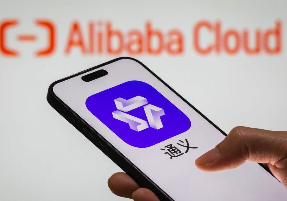 Alibaba объединяется с Apple для разработки функций ИИ для iPhone в Китае   Китайская компания Alibaba Group Holding заключила партнерское соглашение с Apple с целью разработки функций искусственного интеллекта для iPhone в Китае.  По словам людей, близких к сделке, Apple решила сотрудничать с Alibaba, поскольку видит потенциал ее модели искусственного интеллекта. А также стремится заручиться поддержкой Alibaba для увеличения продаж своих смартфонов в Китае.  В первый день китайского нового года Alibaba представила новую языковую модель ИИ Qwen 2.5-Max, заявив, что она она превосходит DeepSeek.  Байки лаовая. Китай. Новости