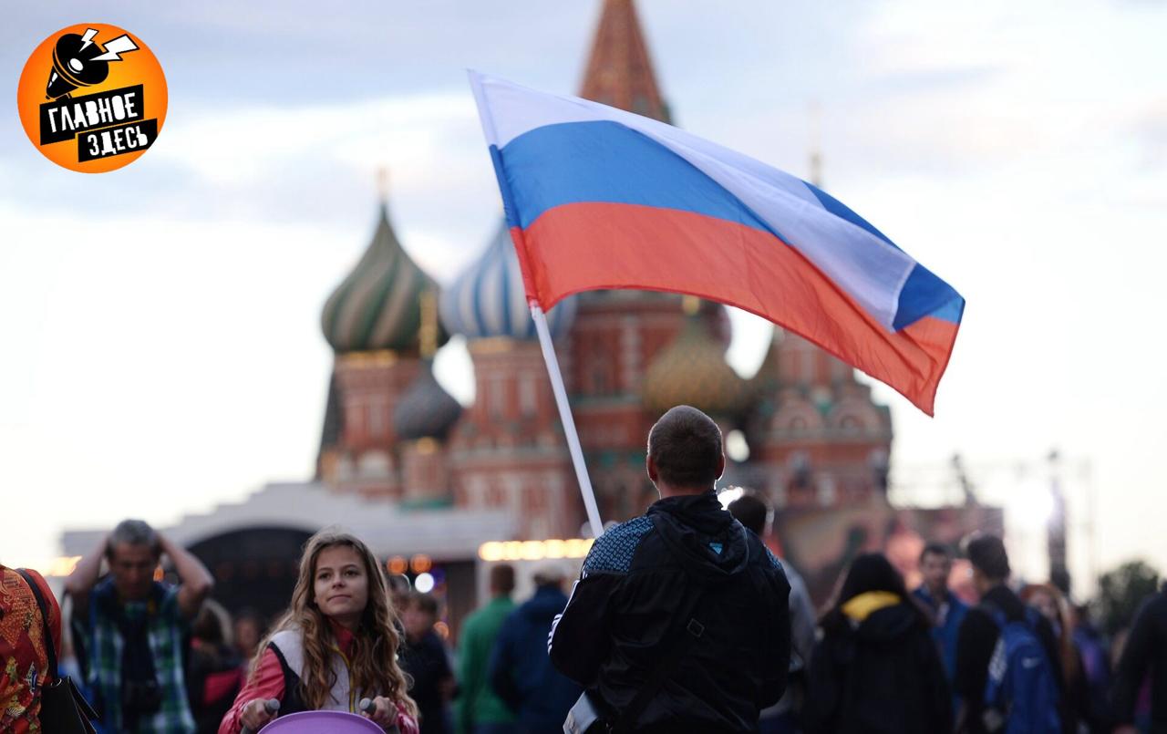 Жители Европы все чаще переезжают в Россию сообщил Володин Чаще всего заявки на ВНЖ поступают из Германии Франции Великобритании Италии а также Латвии и Эстонии Ежемесячно заявки оформляют порядка 150 человек По данным МВД на конец октября 2025 года в российские службы было подано 2275 заявлений сообщил он Среди причин которыми европейцы мотивируют свой выбор зачастую указываются бесплатные медицина и образование безопасность а также отсутствие навязчивой пропаганды смены пола в России рассказал Володин Главное здесь Подписывайтесь